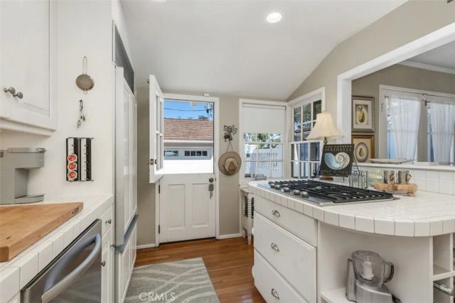 525 Hazel Drive, Corona Del Mar, CA 92625