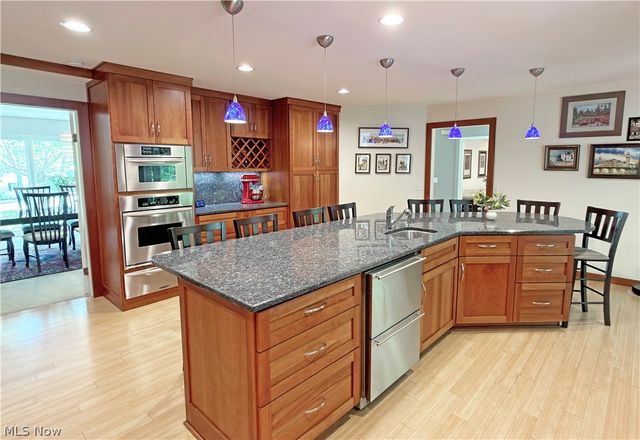 2239 Edgeview Drive, Hudson, OH 44236