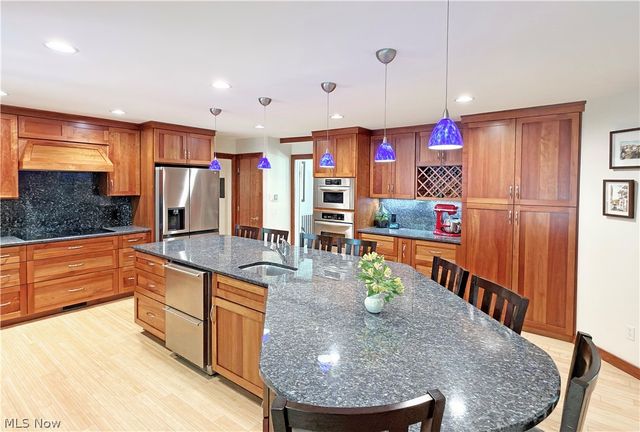 2239 Edgeview Drive, Hudson, OH 44236