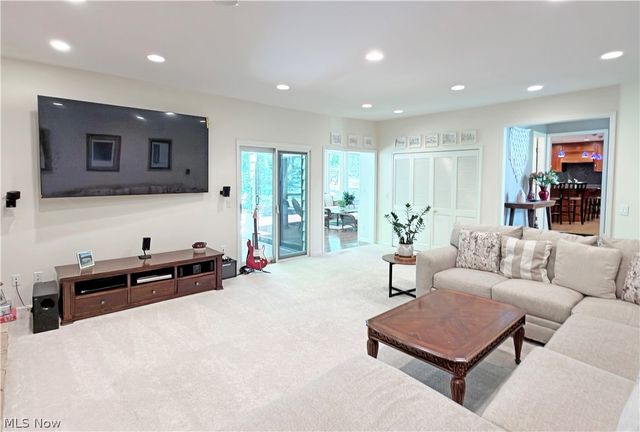 2239 Edgeview Drive, Hudson, OH 44236