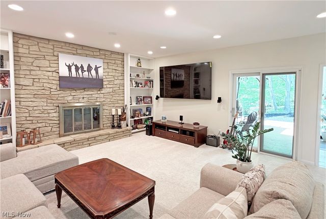 2239 Edgeview Drive, Hudson, OH 44236