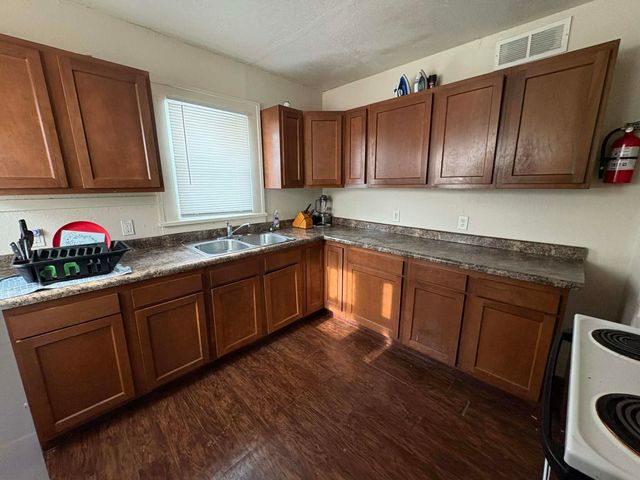 617 Boston Avenue, Waterloo, IA 50703