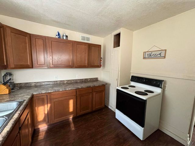 617 Boston Avenue, Waterloo, IA 50703