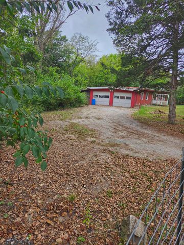 1902 CEDAR CLIFF DR, Columbia, MO 65202