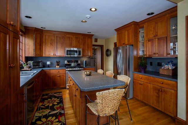 284 Main St, Wakefield, MA 01880