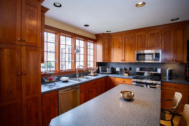 284 Main St, Wakefield, MA 01880
