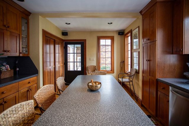 284 Main St, Wakefield, MA 01880
