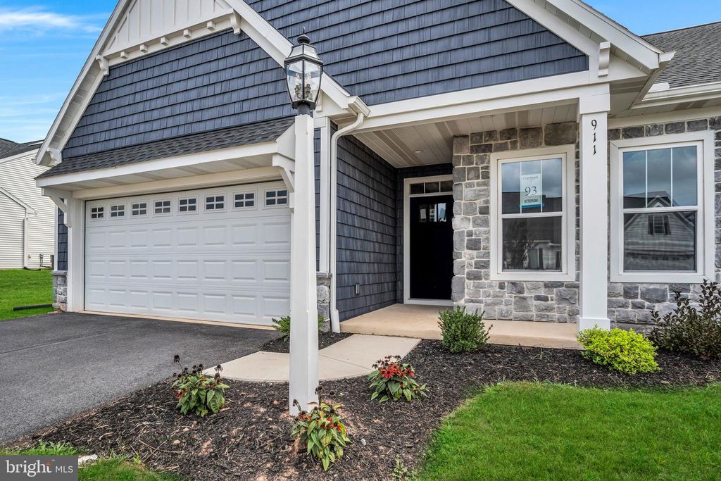 907 SHADOWBROOKE DR, Dover, PA 17315