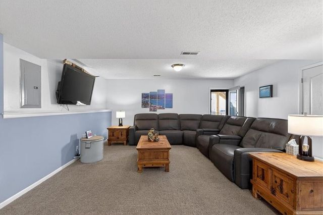 7805 NE 109th Circle, Kansas City, MO 64157