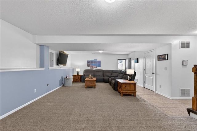 7805 NE 109th Circle, Kansas City, MO 64157