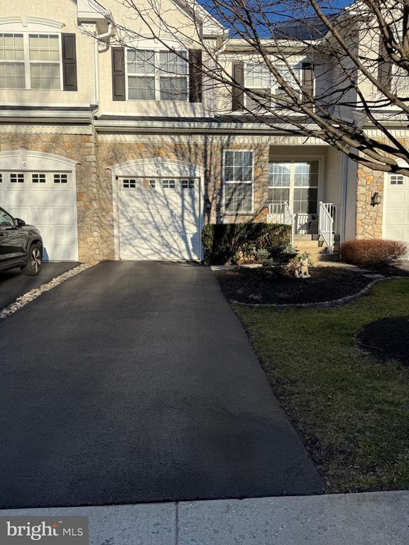 4 PORTSMOUTH CIR, Glen Mills, PA 19342