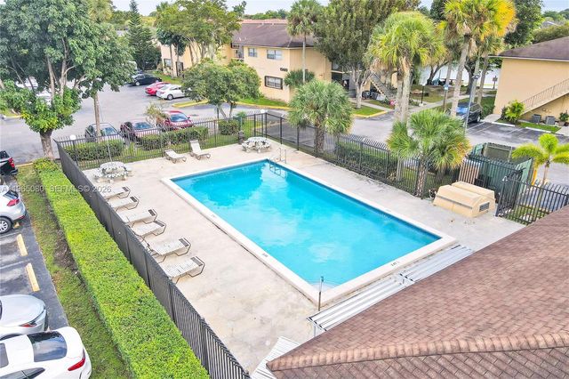 15619 SW 73rd Cir Ter 10-6, Miami, FL 33193