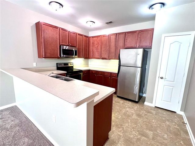 932 Southmoor Dr Unit 106, Virginia Beach, VA 23455