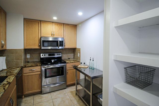 5600 N Flagler 806 Drive 806, West Palm Beach, FL 33407