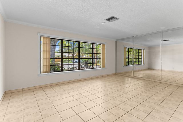 880 E ACRE Drive, Plantation, FL 33317