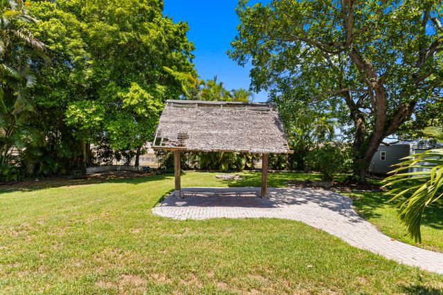 880 E ACRE Drive, Plantation, FL 33317