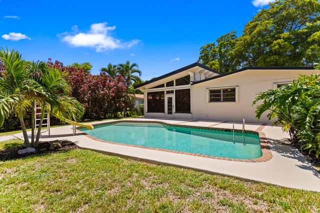 880 E ACRE Drive, Plantation, FL 33317
