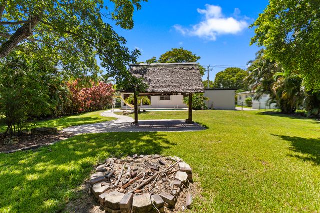 880 E ACRE Drive, Plantation, FL 33317