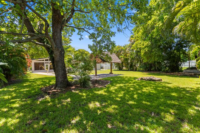 880 E ACRE Drive, Plantation, FL 33317