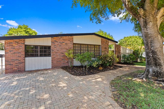 880 E ACRE Drive, Plantation, FL 33317