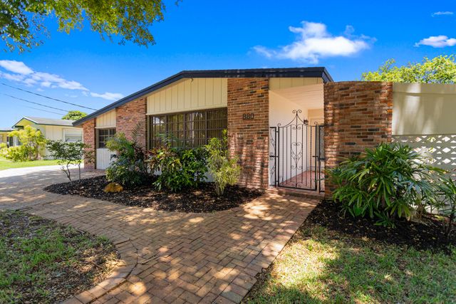 880 E ACRE Drive, Plantation, FL 33317