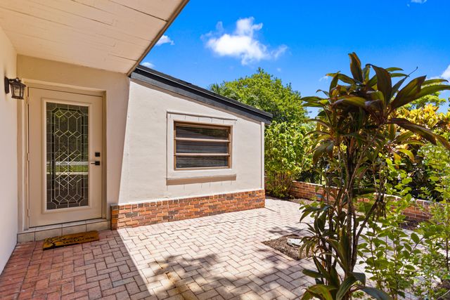 880 E ACRE Drive, Plantation, FL 33317
