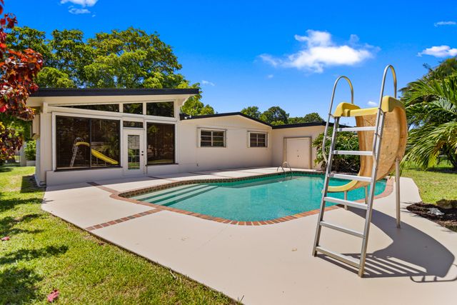 880 E ACRE Drive, Plantation, FL 33317