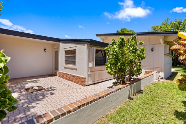880 E ACRE Drive, Plantation, FL 33317