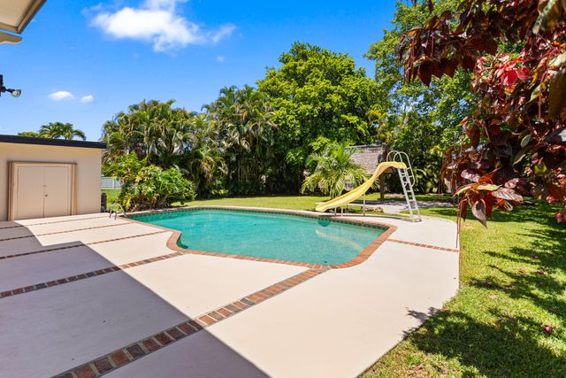 880 E ACRE Drive, Plantation, FL 33317