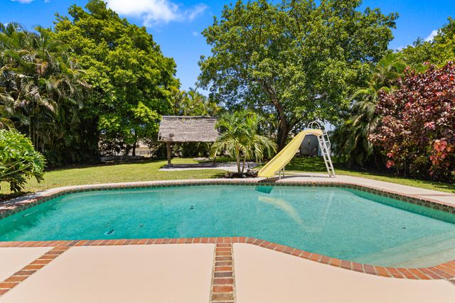 880 E ACRE Drive, Plantation, FL 33317