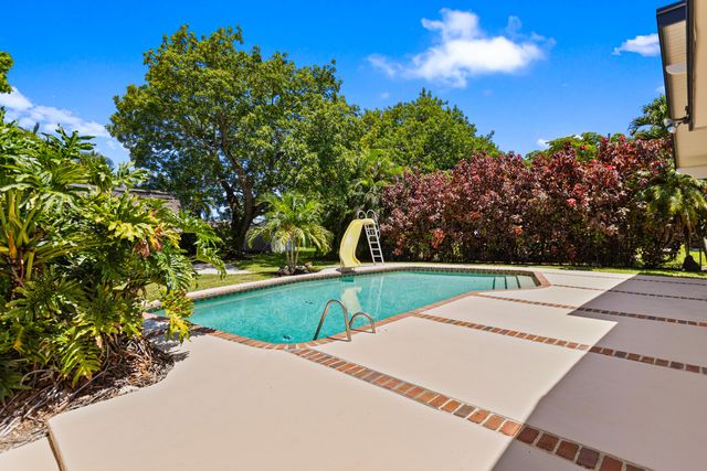 880 E ACRE Drive, Plantation, FL 33317
