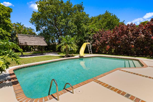 880 E ACRE Drive, Plantation, FL 33317