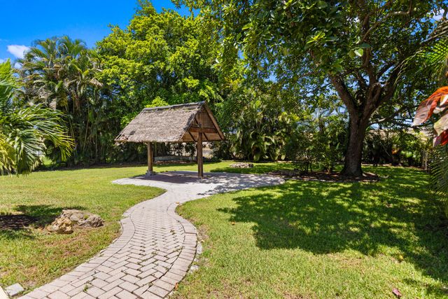 880 E ACRE Drive, Plantation, FL 33317