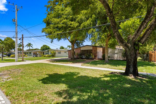 880 E ACRE Drive, Plantation, FL 33317