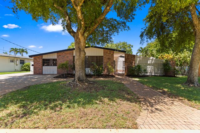 880 E ACRE Drive, Plantation, FL 33317