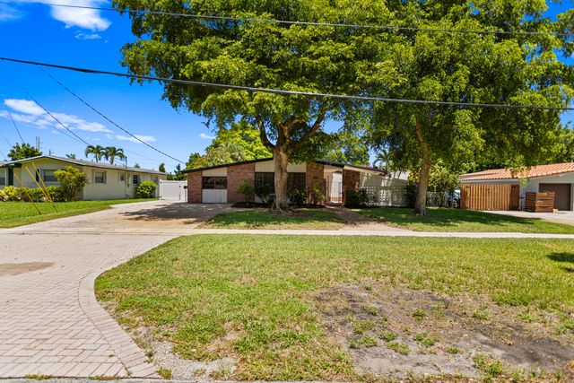 880 E ACRE Drive, Plantation, FL 33317