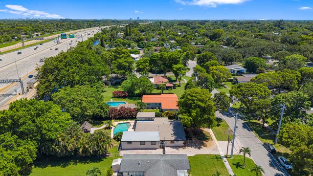 880 E ACRE Drive, Plantation, FL 33317