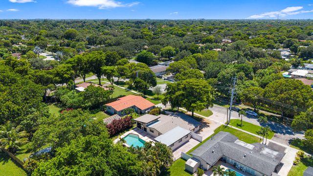 880 E ACRE Drive, Plantation, FL 33317