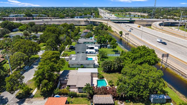 880 E ACRE Drive, Plantation, FL 33317