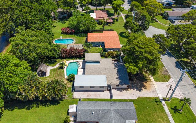 880 E ACRE Drive, Plantation, FL 33317