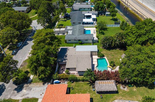 880 E ACRE Drive, Plantation, FL 33317