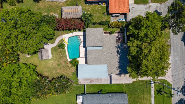 880 E ACRE Drive, Plantation, FL 33317