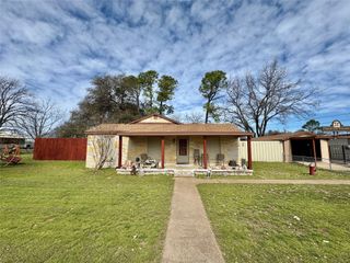 5920 Walnut Creek Drive, Granbury, TX 76049