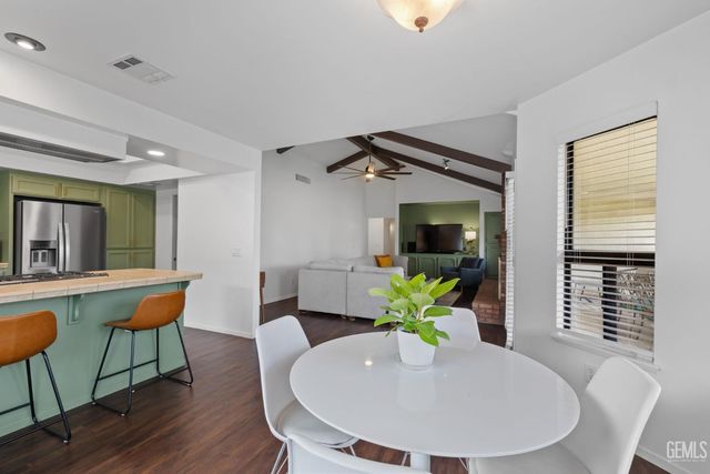 2800 Blackjack Oak Lane, Bakersfield, CA 93311