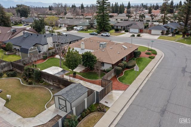 2800 Blackjack Oak Lane, Bakersfield, CA 93311