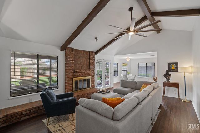 2800 Blackjack Oak Lane, Bakersfield, CA 93311