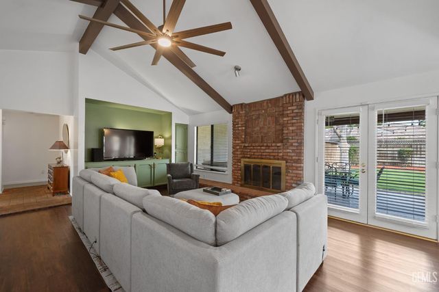 2800 Blackjack Oak Lane, Bakersfield, CA 93311