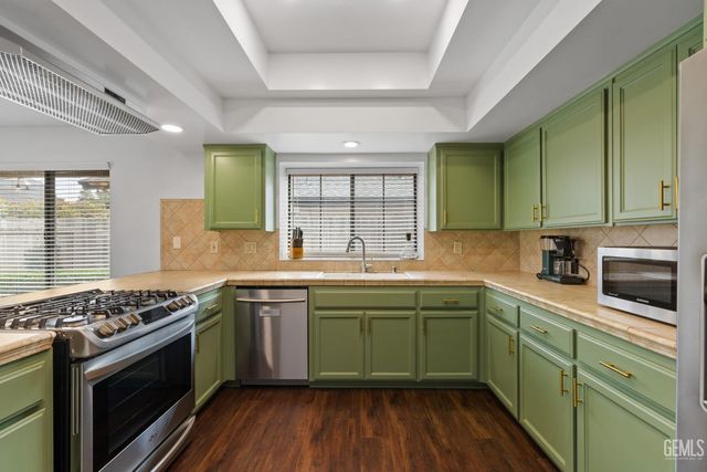 2800 Blackjack Oak Lane, Bakersfield, CA 93311