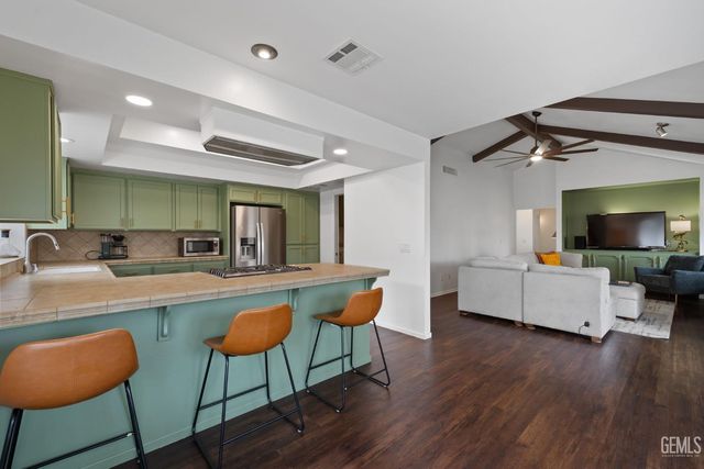 2800 Blackjack Oak Lane, Bakersfield, CA 93311