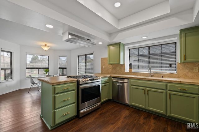 2800 Blackjack Oak Lane, Bakersfield, CA 93311